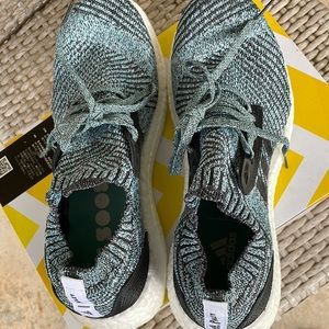 WOMENS ADDIDAS ULTRA BOOST X PARLEY SIZE 9